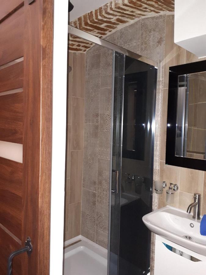 Cozy Loft В Самому Центрі Львова Apartment Luaran gambar